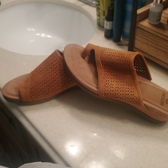 Earth Origins Tan Sandals with Perforated Design - Picture 3 of 5